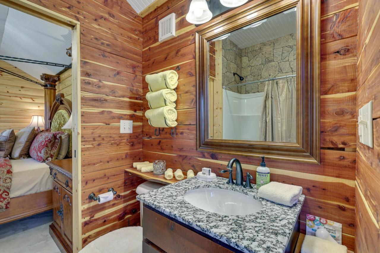 Cliffside Eureka Springs Cabin With Beaver Lake View Экстерьер фото